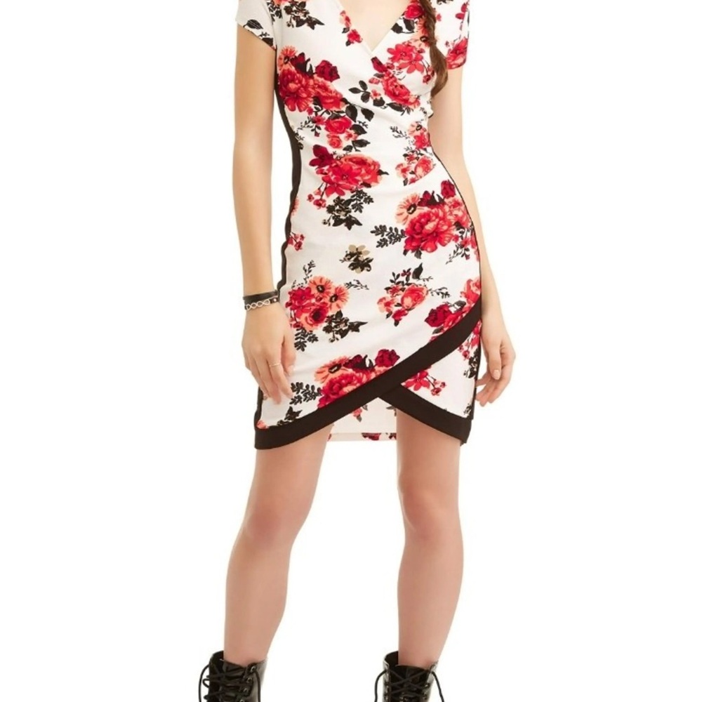 Beautiful body hugging rose 🌹 summer dress